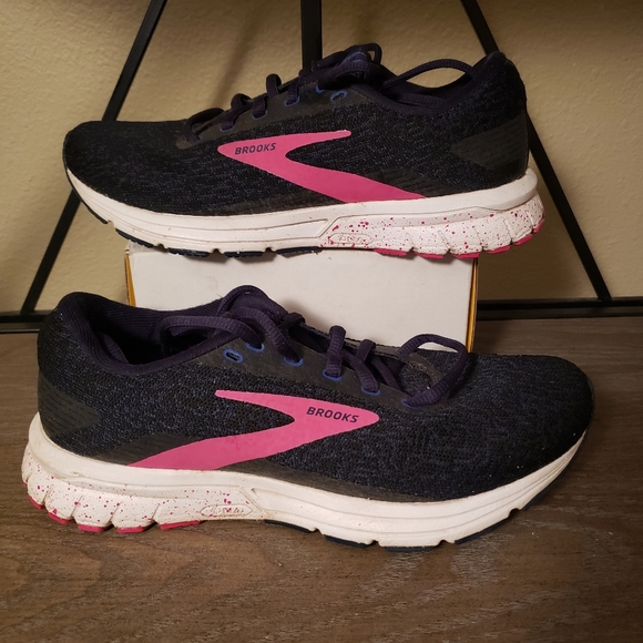 Brooks Shoes - Size‎ 7 - Brooks Signal 3 Black - 120349-1B-088